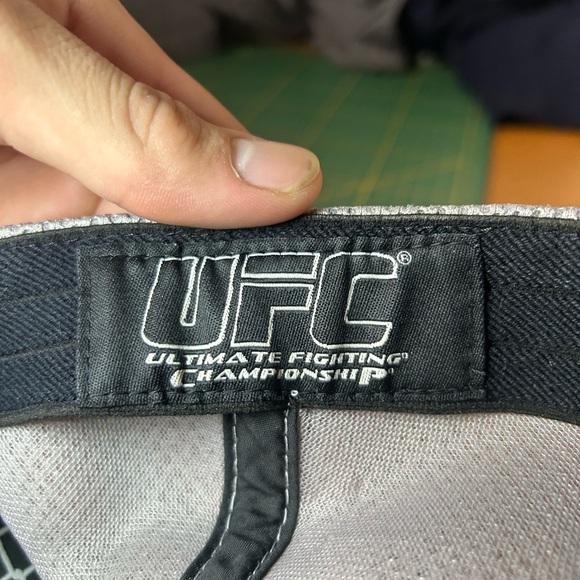 2008 Official UFC a-flex trucker hat - Picture 8 of 10